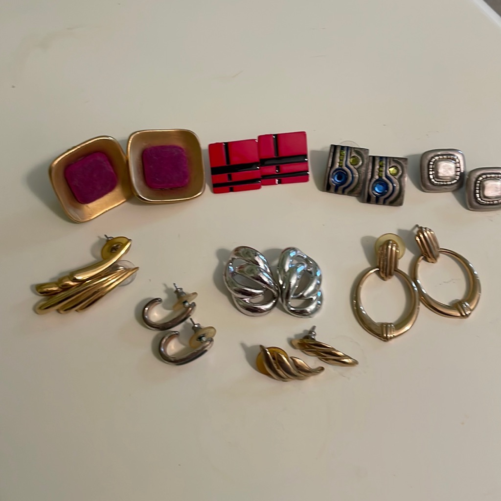 Bundle Of Nine 80s Style Earrings 9$